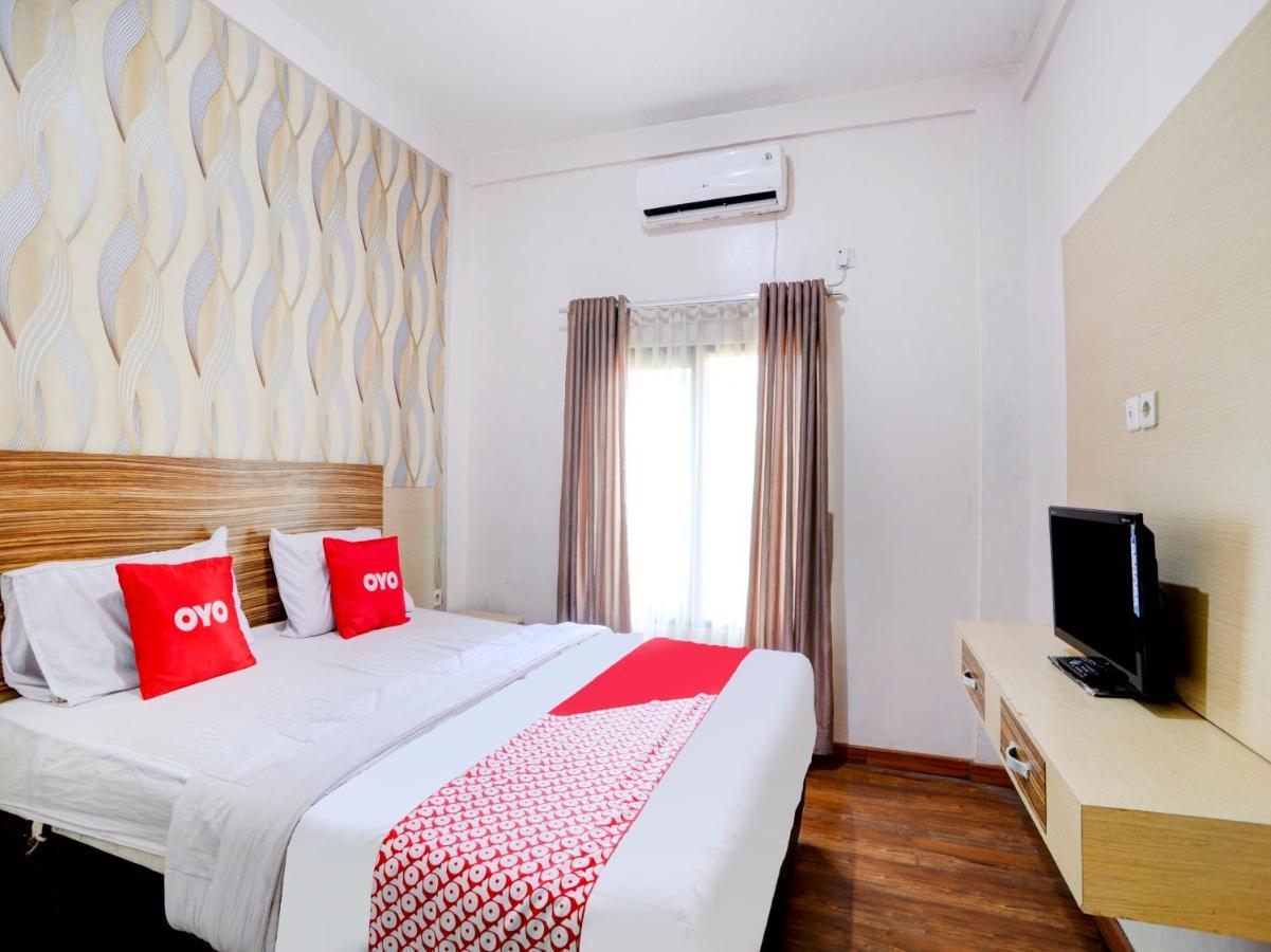 Oyo 90263 Hotel Diva Golf Bengkulu Exterior photo